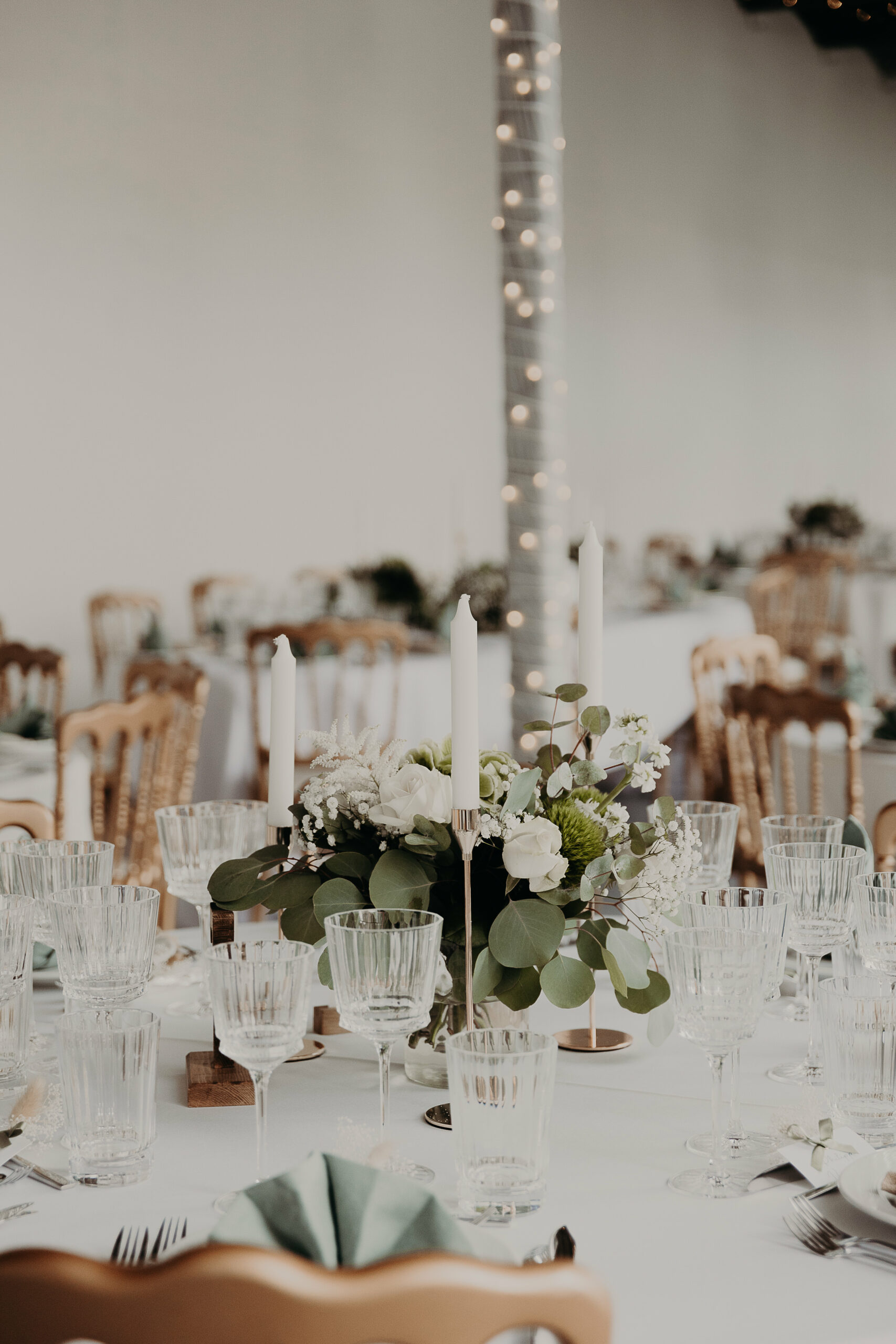 Emilie M imagine la décoration de votre mariage, en s'adaptant au thème et aux couleurs qui vous conviennent.