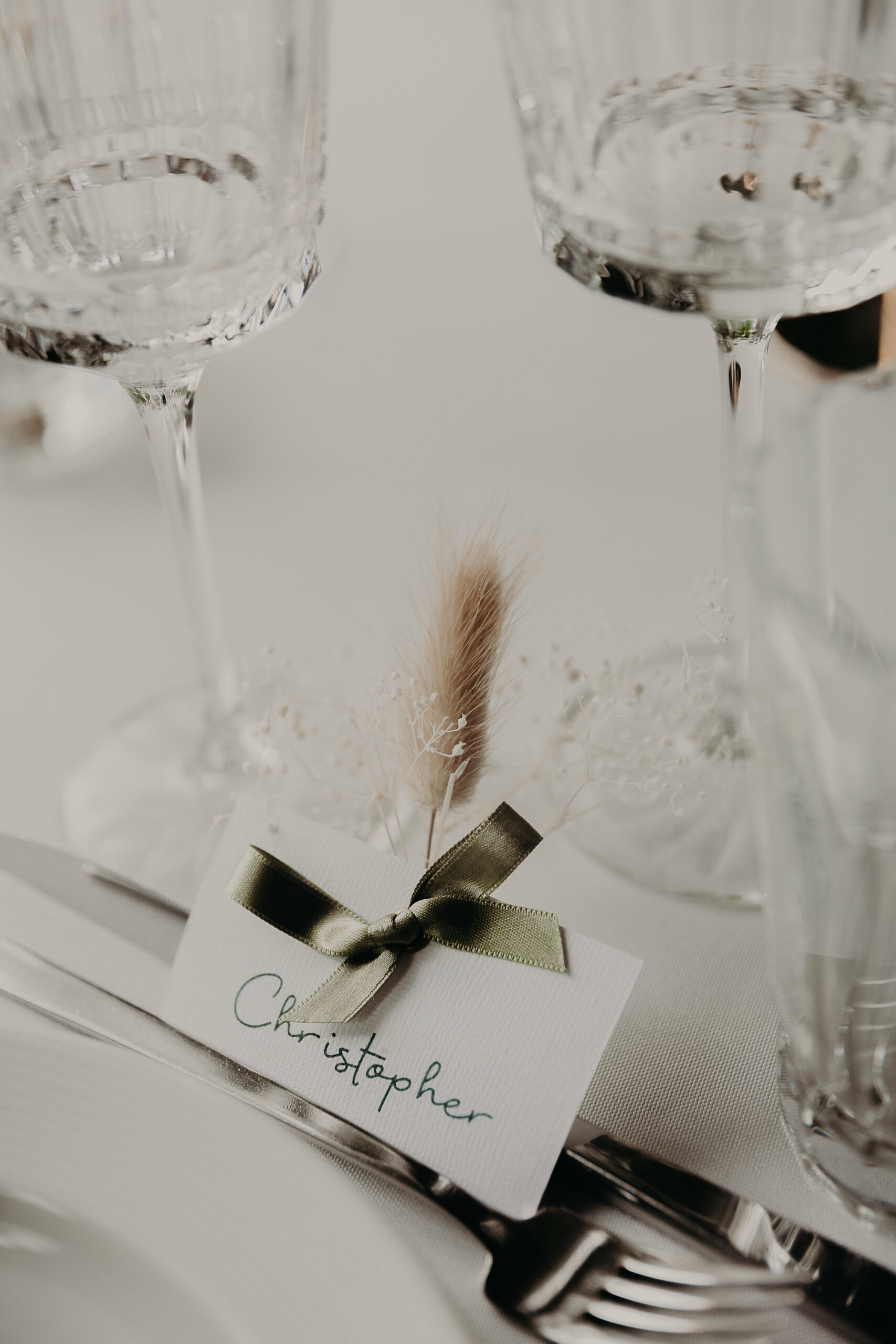 Emilie M réalise les marque place personnalisés pour votre mariage.