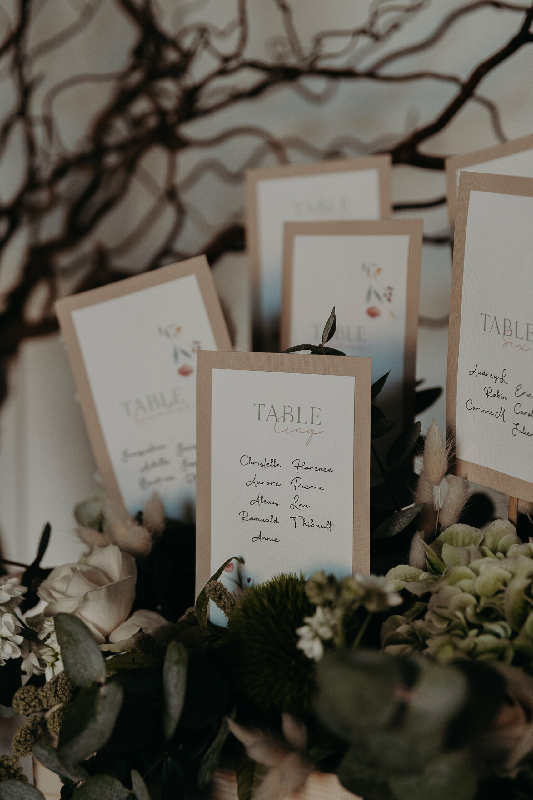 Emilie M réalise vos plans de table mariage sur-mesure.